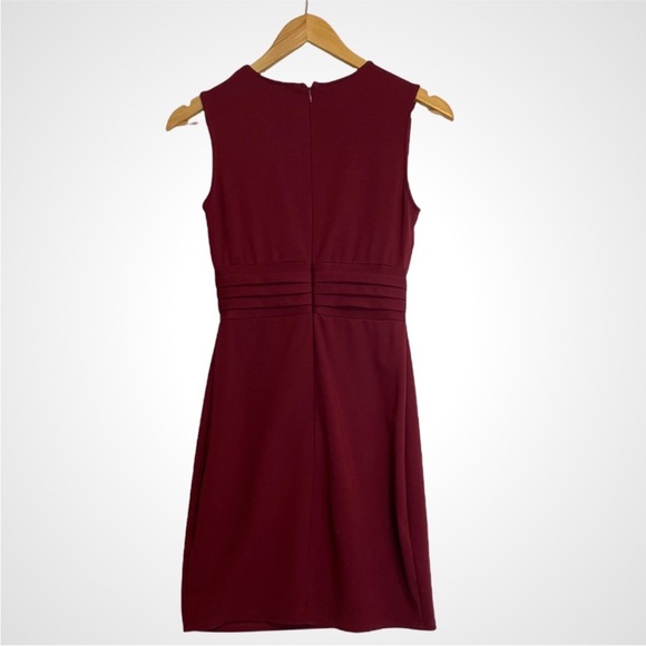 MYSTIC Sheath Dress V-Neck Fitted Pintucks Sleeveless Red‎ Maroon Short Mini - Picture 3 of 6